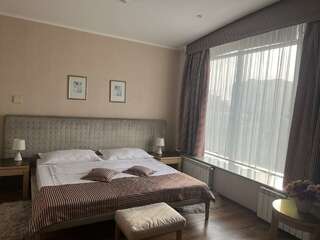 Гостиница Персона Челябинск Номер люкс с 1 двуспальной кроватью (с завтраком)-1